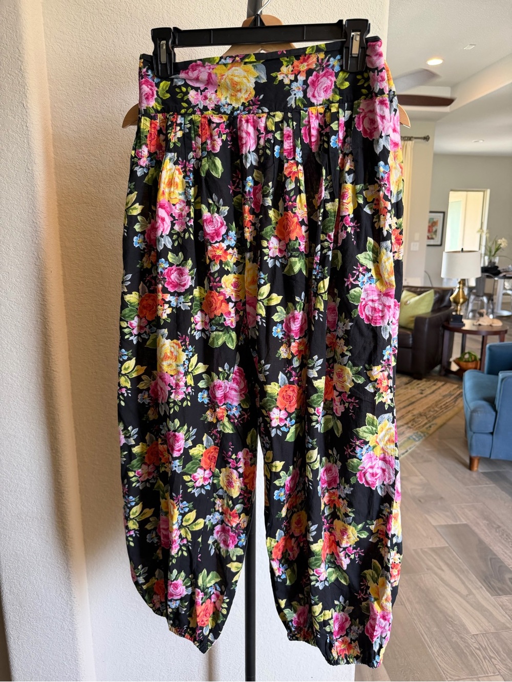 Akkriti Black Floral Wide Leg Harlem Crop Pants - Pink & Yellow Flower M